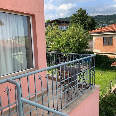 Sunray Guest House, Private Rooms & Apartment With Lovely Sea View Варна Экстерьер фото