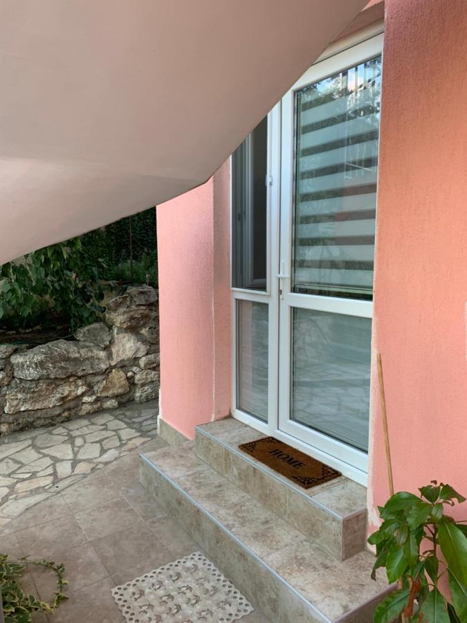 Sunray Guest House, Private Rooms & Apartment With Lovely Sea View Варна Экстерьер фото
