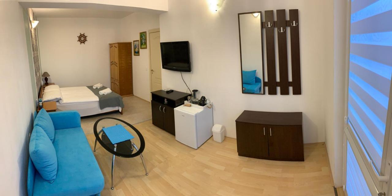 Sunray Guest House, Private Rooms & Apartment With Lovely Sea View Варна Экстерьер фото