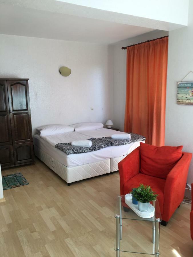 Sunray Guest House, Private Rooms & Apartment With Lovely Sea View Варна Экстерьер фото