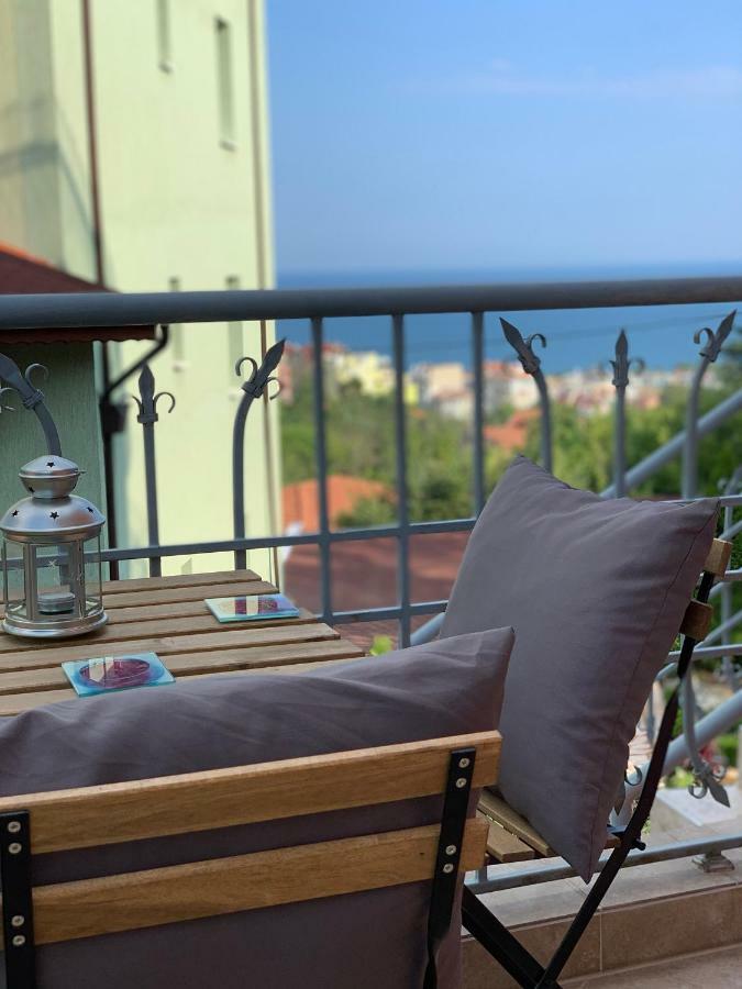 Sunray Guest House, Private Rooms & Apartment With Lovely Sea View Варна Экстерьер фото