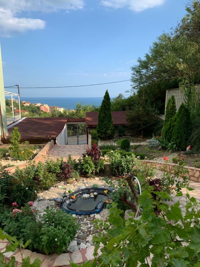 Sunray Guest House, Private Rooms & Apartment With Lovely Sea View Варна Экстерьер фото