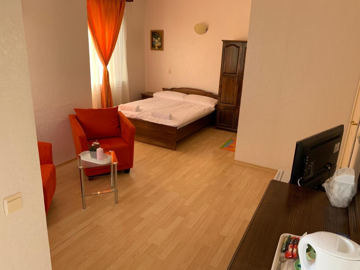 Sunray Guest House, Private Rooms & Apartment With Lovely Sea View Варна Экстерьер фото